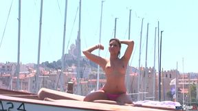 3 filles et un mec sont sur un bateau...quand 3 filles canons et 1 mec en ...