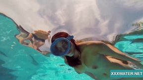 Pulchritudinous side chick - public trailer - Underwater Show