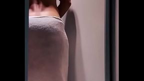 Pruebo su verga ne las duchas del gym