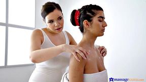 Hot masseuse thrills cute Asian