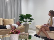Psicologa prueba esperma de paciente impotente. Primera sesión
