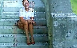 Deutscher Amateur masturbiert im Freien zum Orgasmus