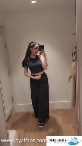 Join me in the changing room for some fun 🤩