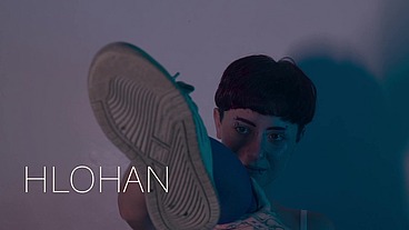 não binário com tesão em pés e sapatos se chupa e fica todo molhadinho