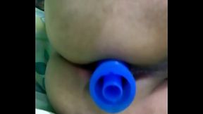 Metiendome mi dildo azul 3