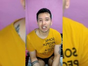 Joven Chacal dotado se hace paja después de leer un relato sexual