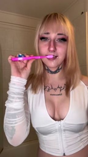 How to properly clean your teeth