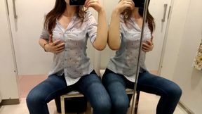 Risky squirt in changing room