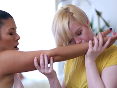 Blonde and Brunette Lesbians Scissor Fuck