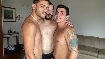 Menage atrois entre amigos