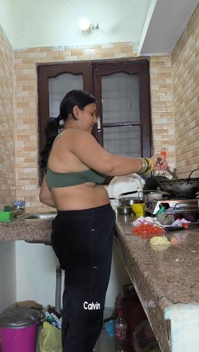 Puja Bhabhi Cooking in Kitchen Full Entertainment