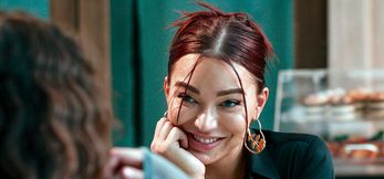 Shemale Emma Rose bangs her gf in cafe