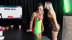Morena gostosa e loira safada ficam peladas depois de contar as experi&ecirc_ncias na mans&atilde_o s&oacute_ com mulheres - Caroleta Roots &amp_ Bruna Carlos (SHEER/RED)