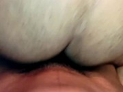 Lo pongo en cuatro para meterle mi verga de 20cm por el culo a pelo