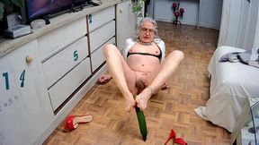 carlatx barefoot and with a cucumber up her ass