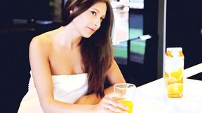 ”Pretty brunette Talia Mint”