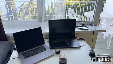 her ass knows how to relax her boyfriend on his lunch hour with a squirt