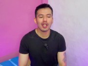 El hijo de 20años de mi mejor amigo me hace sexo oral en los baños del centro comercial! Relato