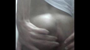 Mostrando o meu cu e passando cuspi no cu