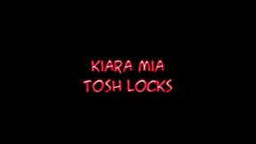 kiara mia and tosh locks give blowjob in lesbian threesome