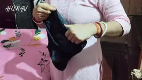 amateur Aziatische Indiase VRiendin in een roze jurk wordt friski met haar