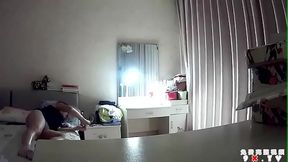 摄像头监控偷拍样子很骚的老婆要换上情趣自拍一下再草逼