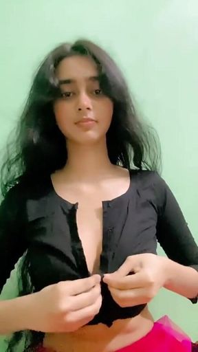 Desi Girl in Desi Dress Showing Her Tits