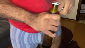 obriguei meu escravo a beber cerveja pelo cu usando especulo - completo no red