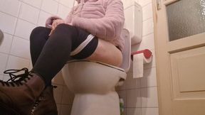 Great piss and farts in the bathroom of a friend 4K avi