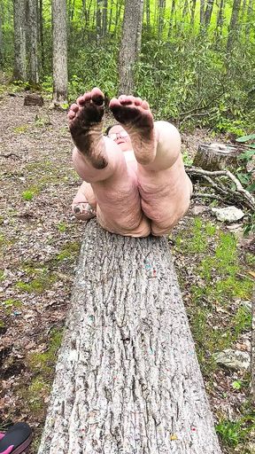 Naked and Dirty Feet She Knows How to Get You to Beat Your Meat