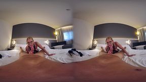 lara de santis and virtual papi - oiled and filled - virtual reality