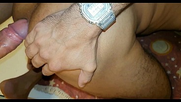 Novinho virgem do pau grande e grosso de 18 anos do grindr vem na minha casa comer meu cu e eu tiro a virgindade dele
