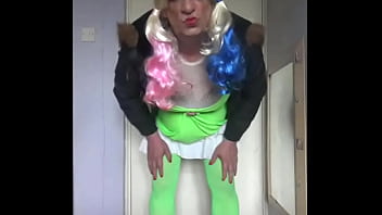 sissy crossdresser wanting to swallow pee