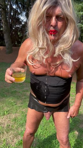 Shemale kassy54 piss public