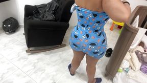 Perfect Stepmom Curves When Undressing