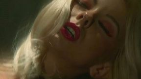 Extremely sexy and filthy blonmdie with nice body moves dirty