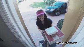 Pizza delivery chick makes some extra for cash