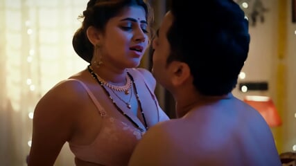 Besharm Aunty E3