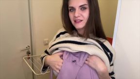 Teolt tabatud: kasuema imetab, samal ajal kui kasupoja suur riist plahvatab