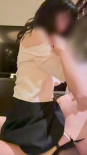 人妻40代　今日も着たままいきなり生で挿れられちゃった、跨ったまま丸見えなの