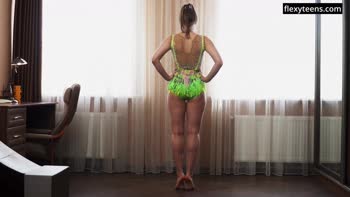 Mila Utkina: Petite Russian Gymnast Flexibility Show