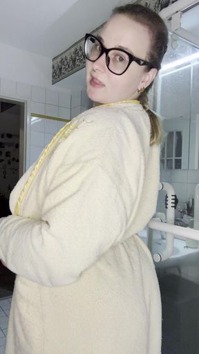 Big-titted amateur flaunts her juicy ass