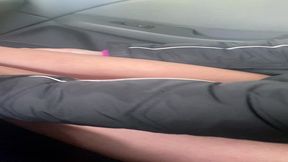 dans la voiture en bort de l’eau en dessous d’un pont je me deshabille pour...