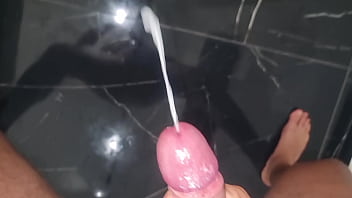 AMATORIALI SBORRATE FATTE IN CASA | SEGHE E GEMITI - OMAGGIO DI SPERMA A VOLONT&Agrave_ DA UN CAZZO BELLO GROSSO