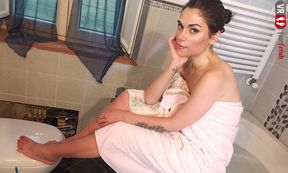Gorgeously Beautiful Chiara Takes A Warm Bath