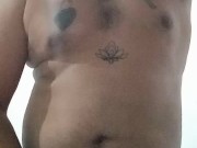 Gordo bello baila en tanga y después se da placer