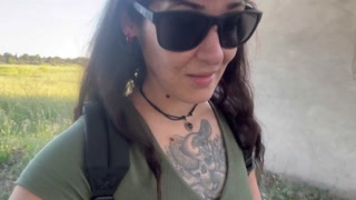 Joi in Spanish: You masturbate to my orders in a bizarre place.