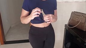 Cheguei em casa e a faxineira estava de cal&ccedil_a legging ,fiquei com um puta tes&atilde_o e acabei oferecendo dinheiro em troca de sexo