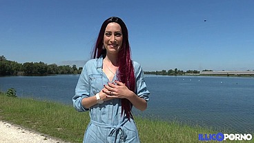 Carlie, belle coquine, veut de la sodomie avant tout