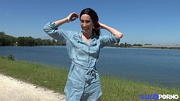 Carlie, belle coquine, veut de la sodomie avant tout